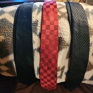 (3)Donald J. Trump Collection ties